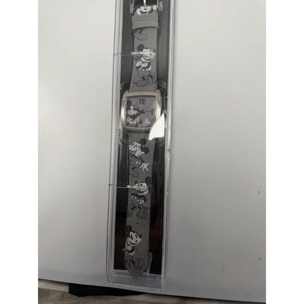 Disney Parks Limited Release New Battery NIB Mickey Mouse Watch 35MM 8